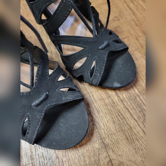 Christian Siriano for Payless lace-up cut-out heels - Picture 3 of 9